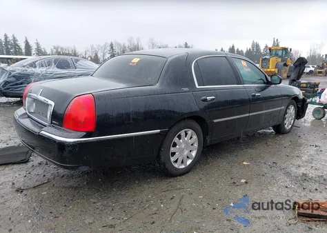 2011 Lincoln Town Car Signature Limited z USA, uszkodzony, nr VIN 2LNBL8CV6BX763923